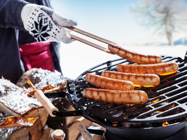 worstjes op de barbecue